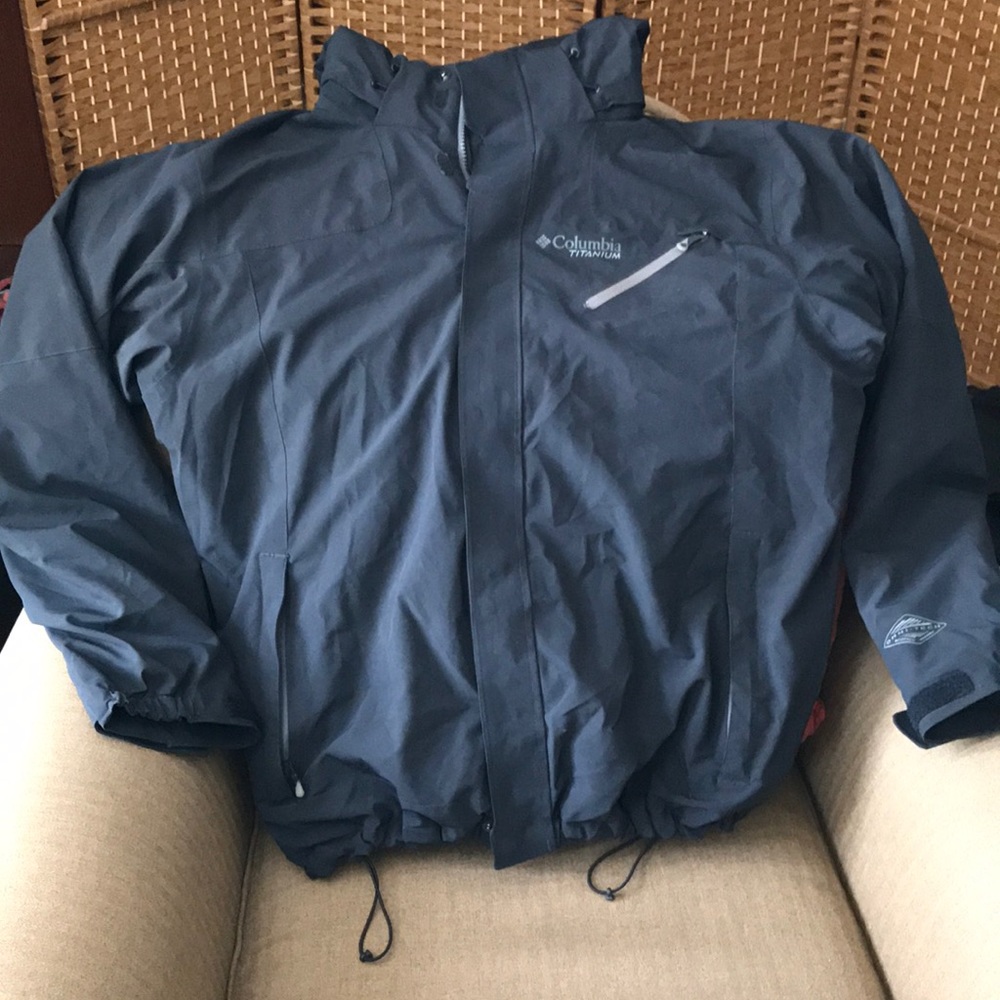 COLUMBIA TITANIUM BLACK/GREY MENS COAT